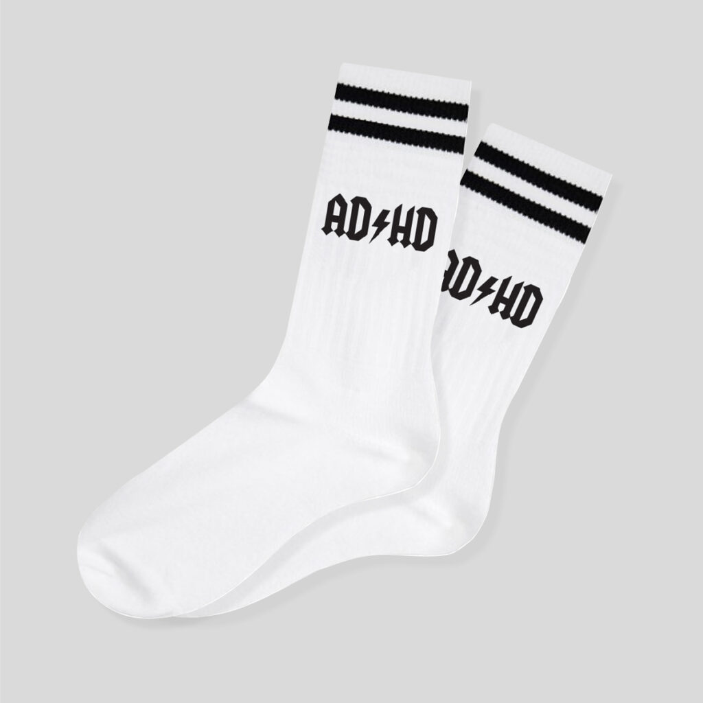 Ponožky ADHD kolekce Řekni mámě, ať ti koupí Bentley Ponožky s potiskem ADHD. Materiál: 75% bavlna, 20% polyamid, 5% elastan